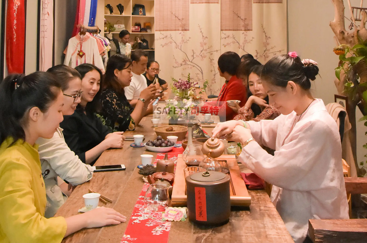 “圍爐煮茶”為什么火？年輕人追捧是有原因的-司孚特圍爐茶桌(圖1)
