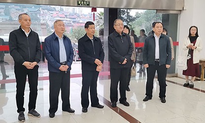福建省政協(xié)副主席、省工商聯(lián)主席王光遠(yuǎn)一行視察虹潤(rùn)公司